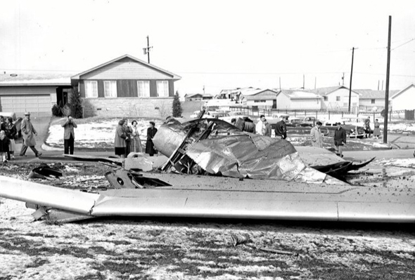 B47 שהתרסק אל תוך שכונת מגורים B47 שהתרסק אל תוך שכונת מגורים