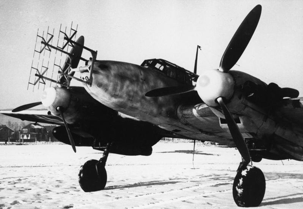 מטוס מסרשמיט ME110, בחרטומו אנטנות מכ"מ לציד מפציצים מטוס מסרשמיט ME110, בחרטומו אנטנות מכ"מ לציד מפציצים
