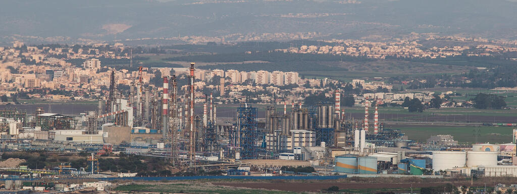 בתי זיקוק ב מפרץ חיפה