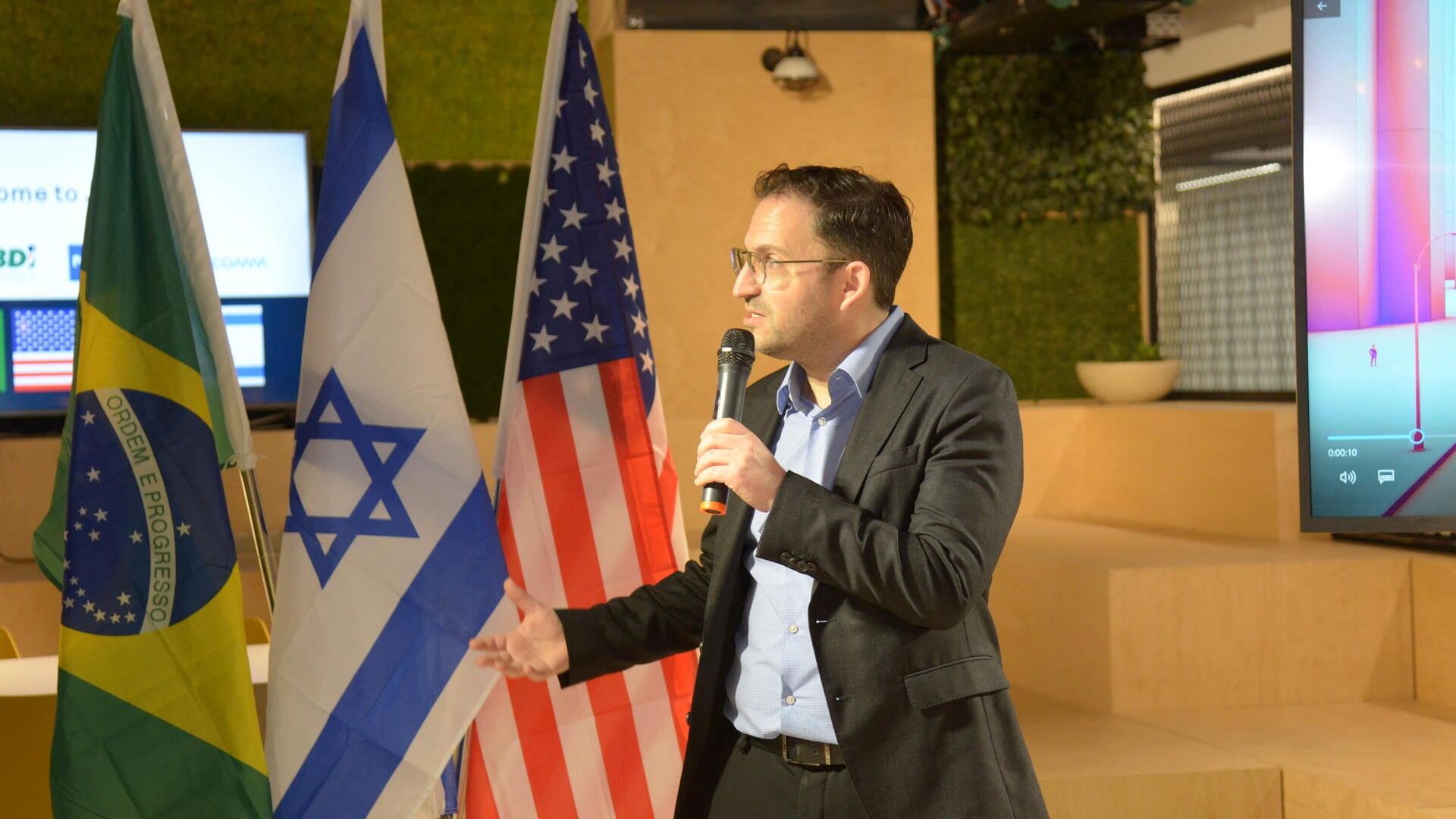 Juganu Eran Ben-Shmuel