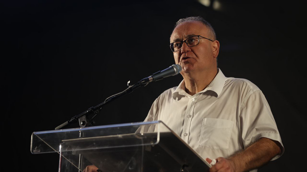 ראש העיר טירה מאמון עבד אל-חי בהפגנה בקפלן
