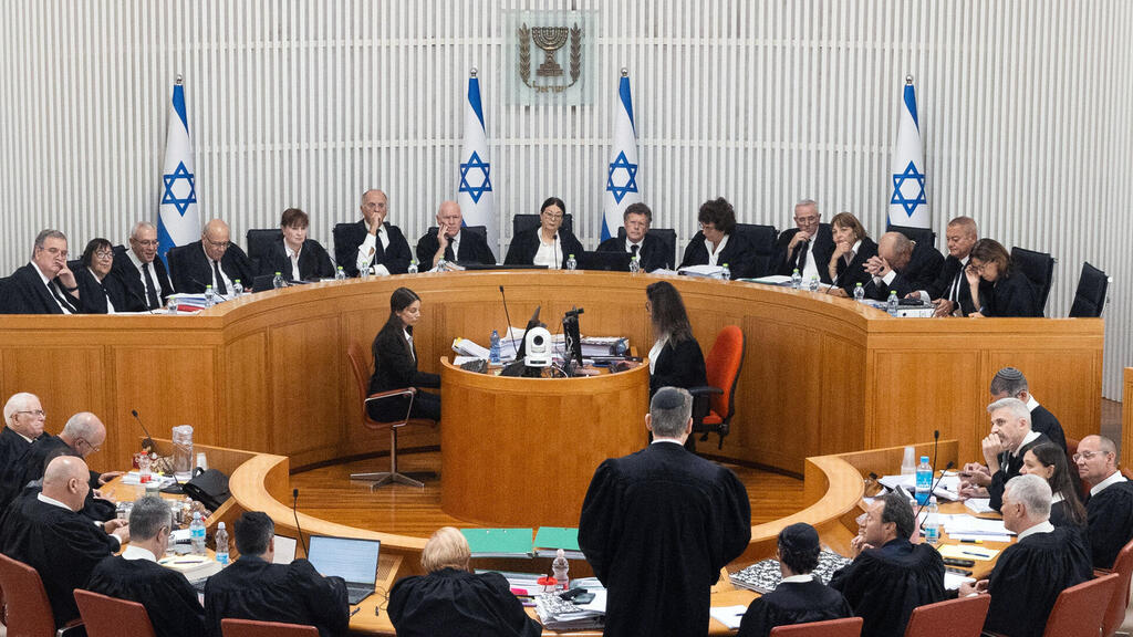 15 שופטי בג"ץ בדיון על חוק ביטול עילת הסבירות בראשות נשיאת בית המשפט העליון אסתר חיות